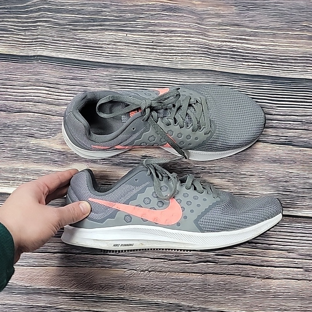 Women's 9 Nike Gray and Pink Running Shoes